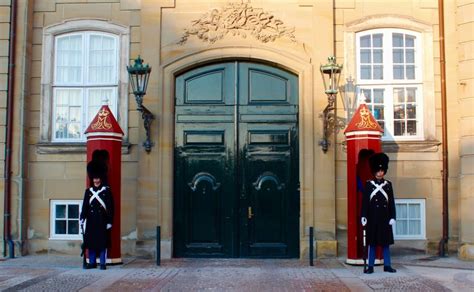 kongevagt|Vagtskiftet på Amalienborg